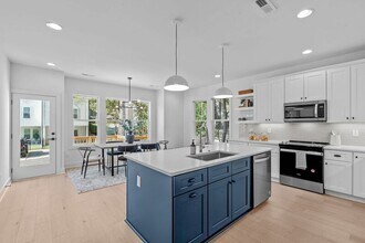 5057 Lundy Dr in Raleigh, NC - Foto de edificio - Building Photo