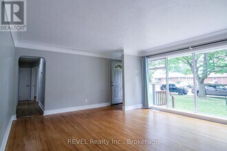3 Whiteoak Dr in St Catharines, ON - Building Photo - Building Photo
