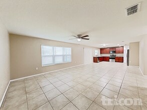 2834 Shelburne Way in St. Cloud, FL - Foto de edificio - Building Photo