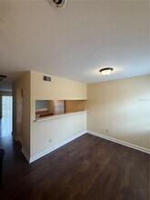 7143 E Bank Dr in Tampa, FL - Building Photo - Building Photo