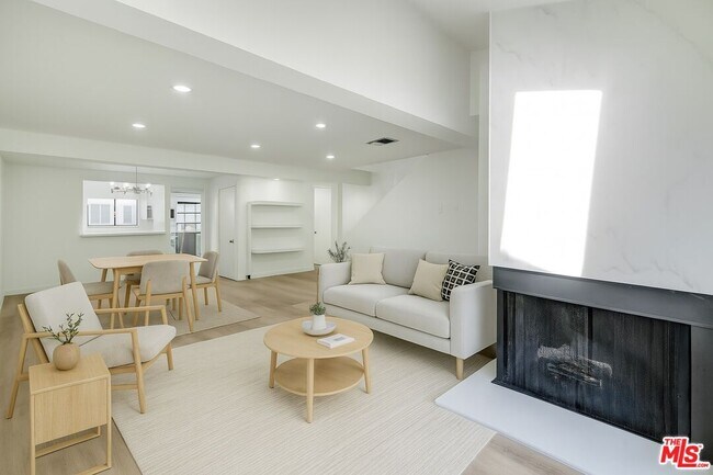 18445 Hatteras St in Los Angeles, CA - Building Photo - Building Photo