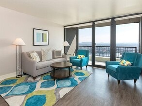 Harrison Tower Apartment Homes in Portland, OR - Foto de edificio - Building Photo
