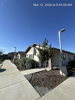518 S Summit St in Visalia, CA - Building Photo