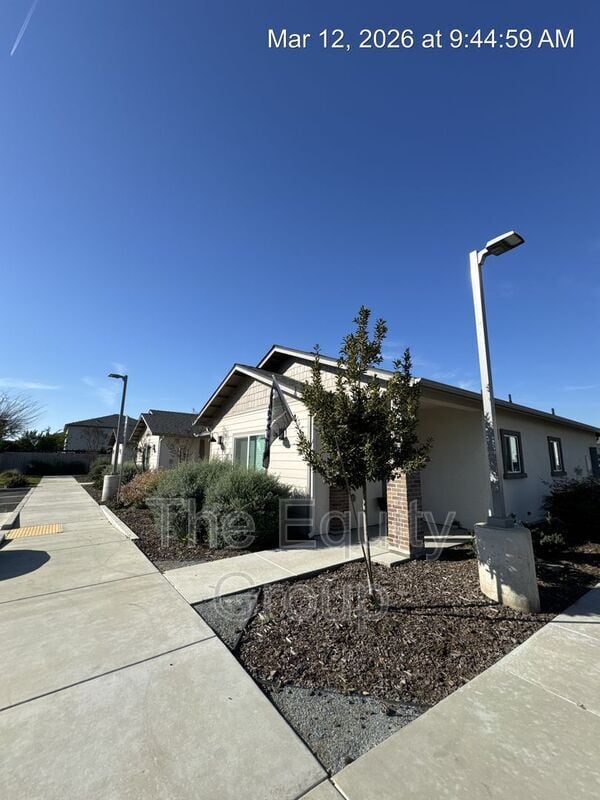 property at 518 S Summit St