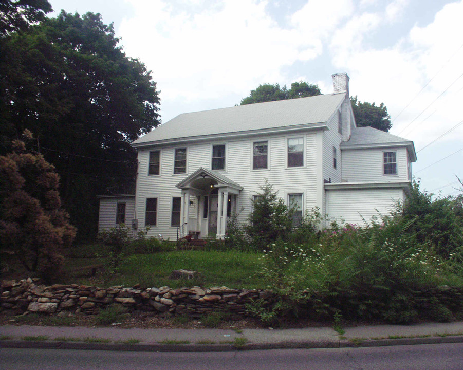 185 Old Mill Rd in Shrewsbury, MA - Building Photo