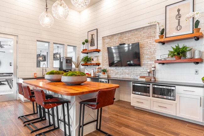 Luxia Rockwall Downes