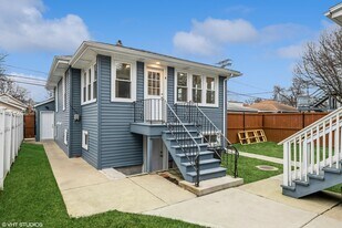 1127 Hannah Ave, Unit Unit B in Forest Park, IL - Building Photo