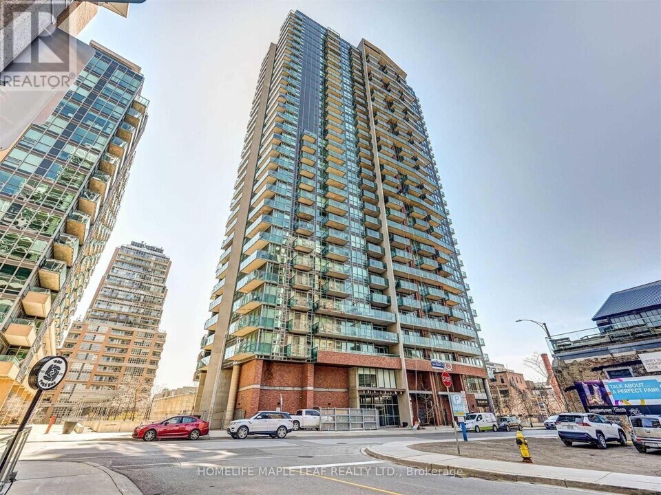 150-1150 E Liberty St in Toronto, ON - Building Photo
