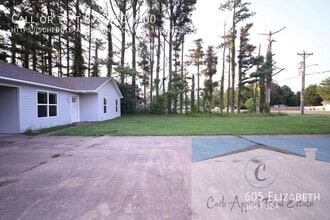 605 Elizabeth Ln in Jonesboro, AR - Building Photo - Building Photo