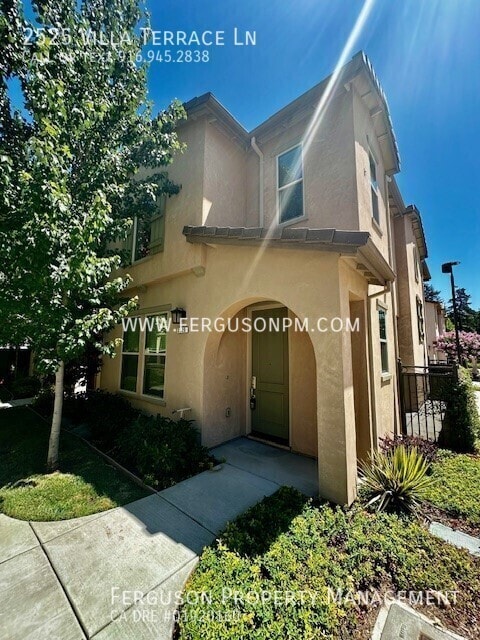2525 Villa Terrace Ln in Sacramento, CA - Building Photo
