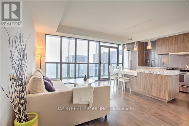 101 Charles St E in Toronto, ON - Building Photo - Building Photo