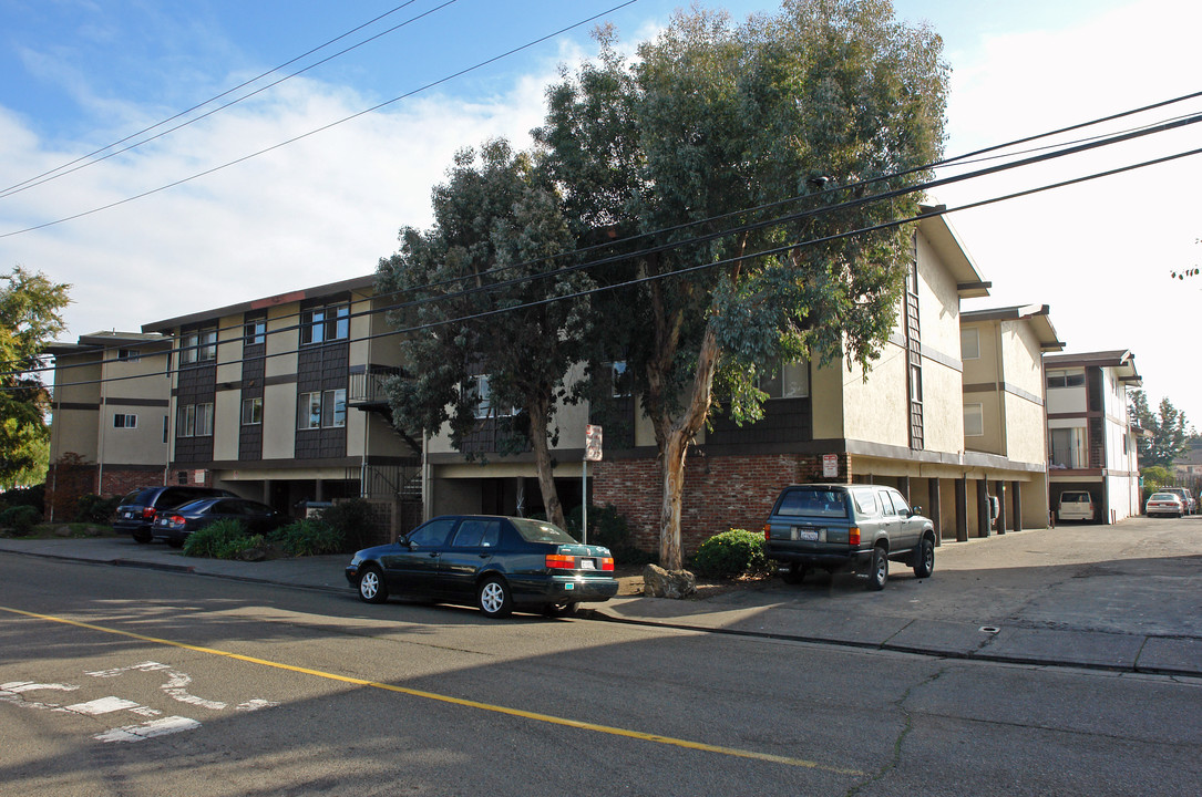 105 Canal St in San Rafael, CA - Building Photo