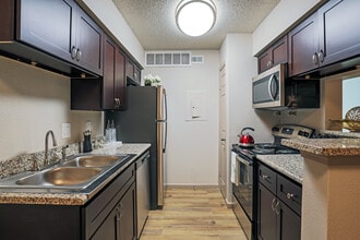 Chevy Chase Downs in Austin, TX - Foto de edificio - Interior Photo