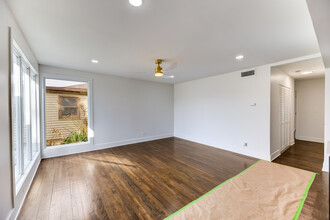 4660 W 83rd St in Chicago, IL - Building Photo - Building Photo