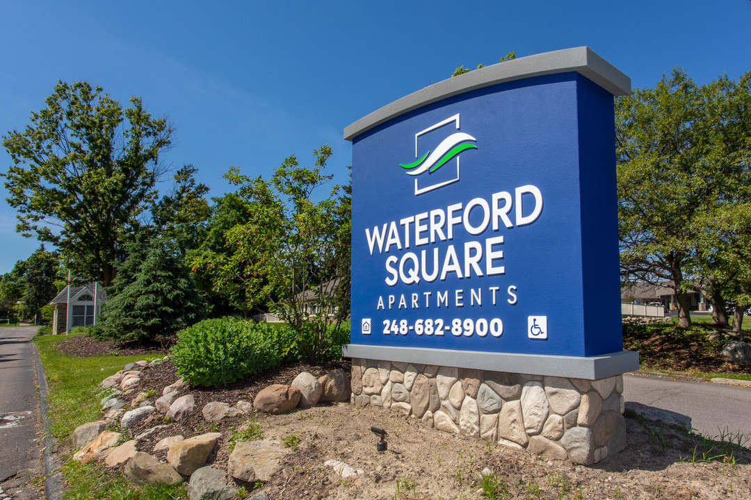 Waterford Square in Waterford, MI - Foto de edificio