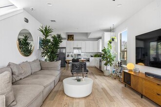 4502 Banister Ln, Unit B in Austin, TX - Building Photo - Building Photo