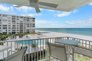 3443 Gulf Shore Blvd N, Unit 304 in Naples, FL - Building Photo