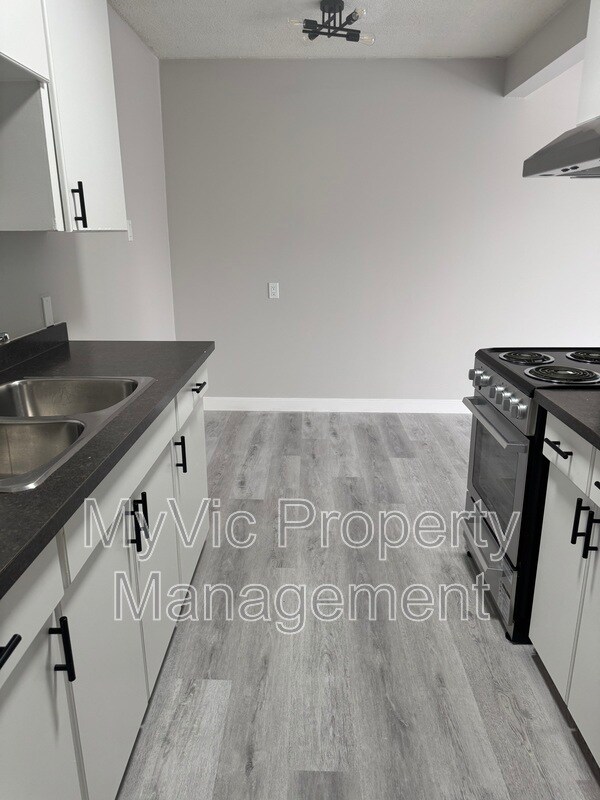 10930-10953 53 Ave NW in Edmonton, AB - Building Photo - Building Photo