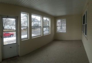 1134 Bertch Ave in Waterloo, IA - Building Photo - Building Photo