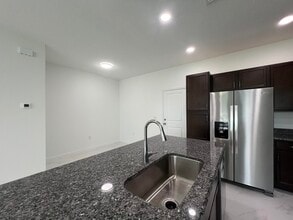 4910 Longwood Lake Sq in Westlake, FL - Building Photo - Building Photo