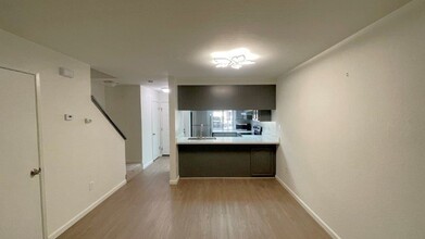 321 Eastgate Ln in Martinez, CA - Building Photo - Building Photo