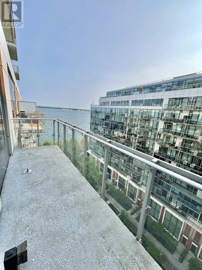 property at 39-1039 Queens Quay E