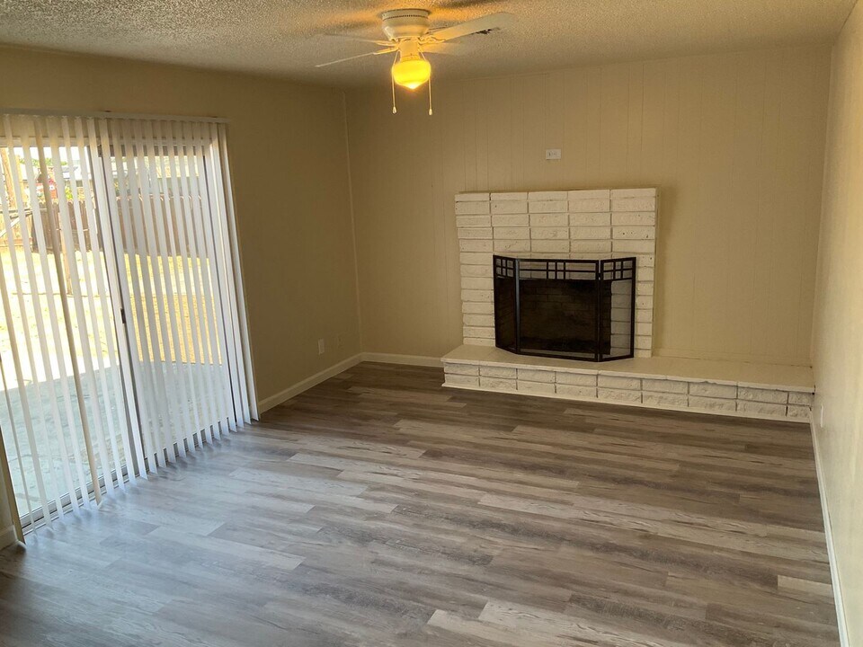 25 Acacia Dr in Lemoore, CA - Building Photo