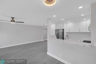 12600 SW 5th Ct in Pembroke Pines, FL - Foto de edificio - Building Photo