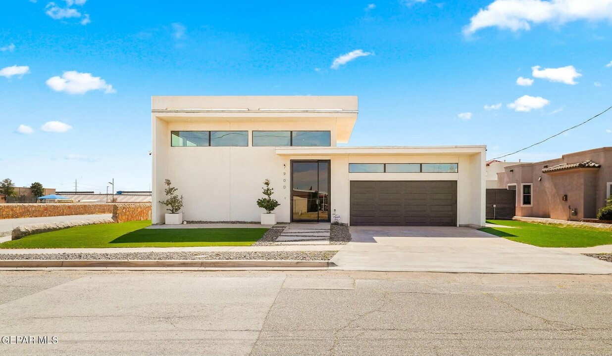 7900 Mansfield Ave in El Paso, TX - Building Photo