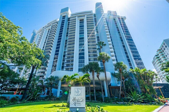 9 Island Ave in Miami Beach, FL - Building Photo - Building Photo