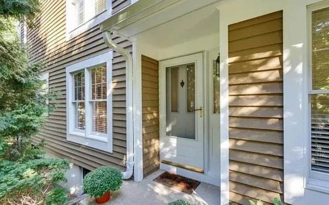 8 Harrow Ln in Bedminster, NJ - Foto de edificio - Building Photo