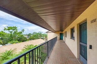 5737 Ashton Way in Sarasota, FL - Building Photo