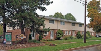 Brookwood Gardens in St Catharines, ON - Building Photo