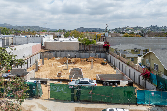 712 S Louise St in Glendale, CA - Foto de edificio - Building Photo