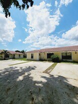 12785 Peconic Ct in Wellington, FL - Building Photo
