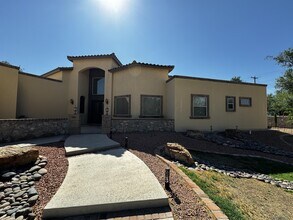 5200 Garden Vly in El Paso, TX - Building Photo - Building Photo