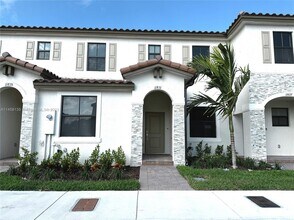 11831 SW 247th Ter in Princeton, FL - Foto de edificio - Building Photo