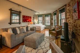 140 Penhallow St in Portsmouth, NH - Building Photo - Building Photo