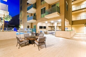 E On Grand in Los Angeles, CA - Building Photo - Building Photo