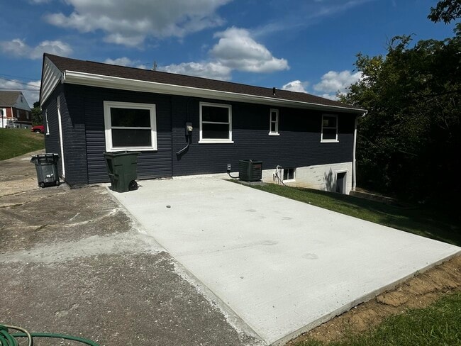 122 Bon Jan Ln in Highland Heights, KY - Building Photo - Building Photo