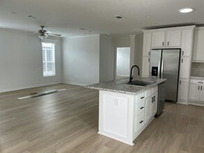 748 Arbor Estates Way in Plant City, FL - Building Photo - Building Photo