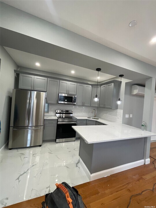 9530 Van Wyck Expy-Unit -1st FL in Queens, NY - Building Photo