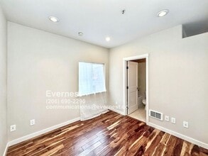 10021 7th Ave NW in Seattle, WA - Building Photo - Building Photo