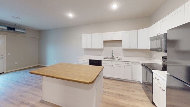 South Pointe Apartments in Council Bluffs, IA - Building Photo - Building Photo