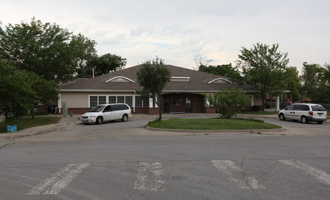 Guinotte Manor in Kansas City, MO - Foto de edificio - Building Photo