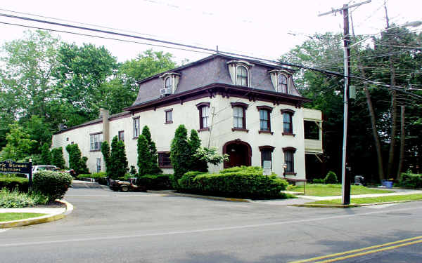 44 E Park St in Bordentown, NJ - Building Photo