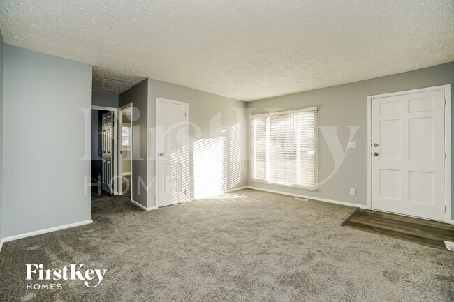 614 Palace Ln in Columbus, OH - Foto de edificio - Building Photo