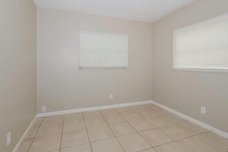 4996 SW 4th St in Margate, FL - Building Photo - Building Photo