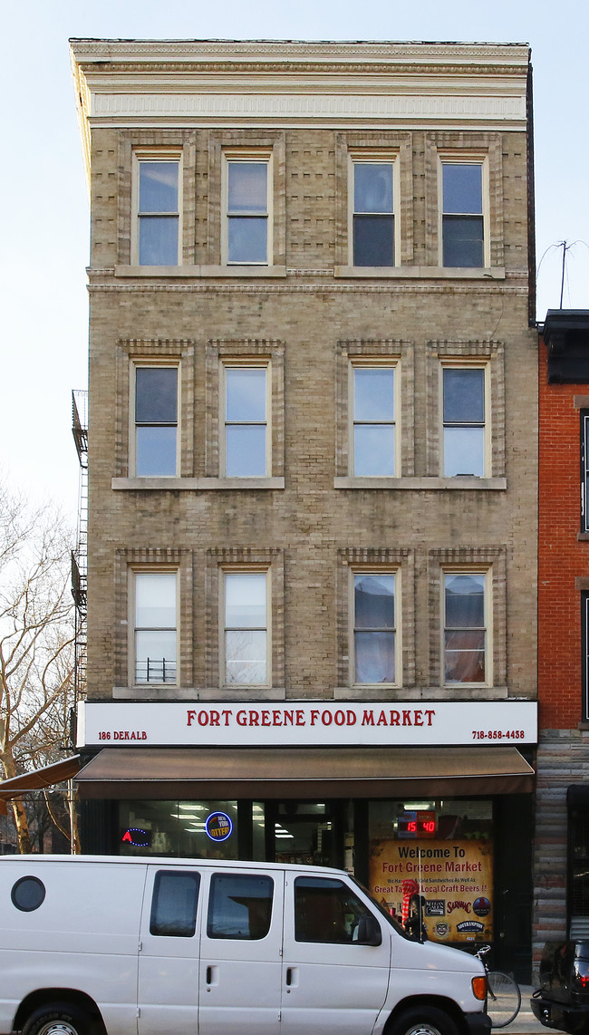 186 Dekalb Ave in Brooklyn, NY - Foto de edificio - Building Photo