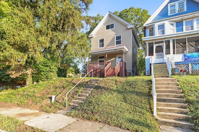 1958 Fairfax Ave in Cincinnati, OH - Building Photo - Building Photo